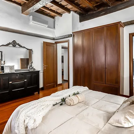 Trevi Fountain Luxury Guest House-2